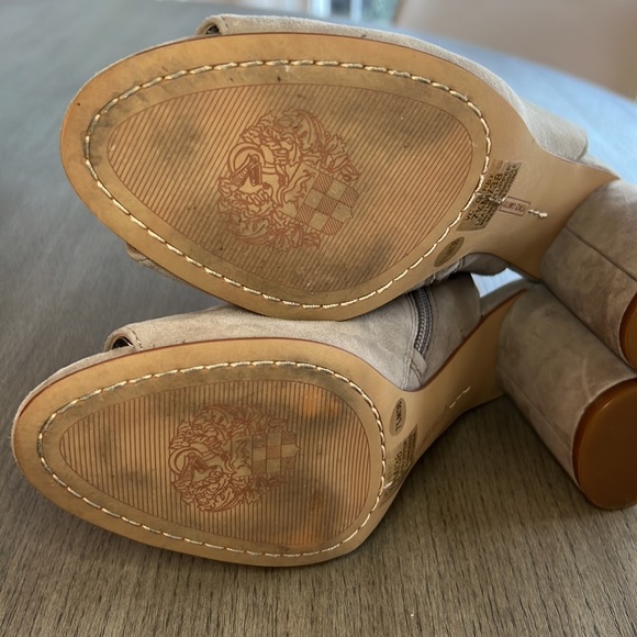 Vince Camuto Gerby Chateau True Suede Perforated Open Toe Heel Bootie 7 1/2 - Picture 2 of 6